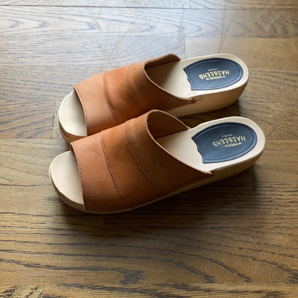 Swedish Hasbeens sandals. Size 37 in E.U sizing, so around a 6.5 in U.S sizing.